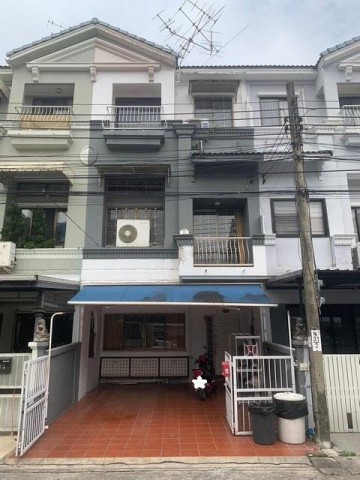HR 10485 ให้เช่าทาวน์โฮม 3 ชั้น 3 ห้องนอน บ้านกลางเมือง เหม่งจ๋าย ลาดพร้าว 80 หน้าบ้านไม่ชนใคร