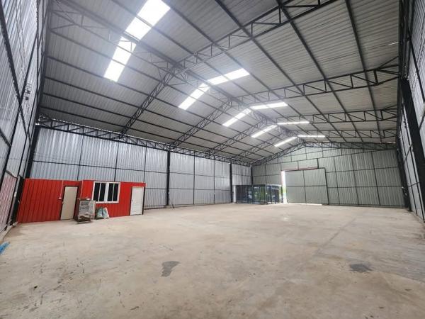 ให้เช่าโกดัง ใกล้ขนส่งใหญ่สาย 5  ใกล้เซ็นทรัลศาลายา มีออฟฟิศ รถตู้คอนเทนเนอร์เข้าออกสะดวกมากๆ น้ำไม่ท่วม ติดถนนใหญ่บรมราชชนนี