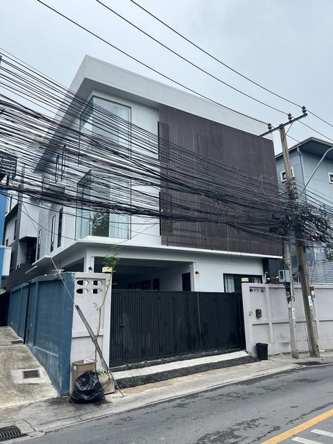 ให้เช่าด่วน บ้านเดี่ยว ซอย 20 มิถุนา ถนนสุทธิสารวินิจฉัย ห้วยขวาง เดินทางสะดวก เหมาะทำธุรกิจ