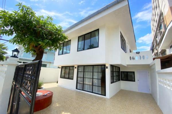 MRT สุทธิสาร 800ม.บ้านเดี่ยวหรู 2 ชั้น 5 นอน 3 น้ำ ที่ดิน 50ตร.ว.พื้นที่ใช้สอย 250ตร.ม.วิวตึกสูง จัดเต็มเฟอร์ฯ เครื่องใช้ไฟฟ้า ทำเลห้วยขวาง