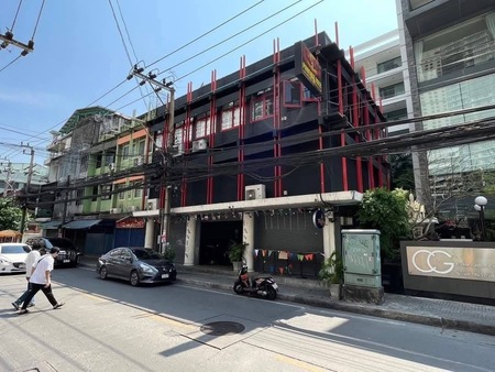 ขาย อาคารพาณิชย์ 3 คูหาติดกัน ทำเลทอง ซอย สุขุมวิท 22 เหมาะทำร้านอาหาร/คาเฟ่ /บาร์/ Office /Hostel  095-1642956 GG