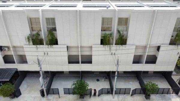 BH4447 ให้เช่าทาวน์โฮม 3 ชั้น Nue Verse กรุงเทพกรีฑา ติดถนนใหญ่ ใกล้โรงเรียนนานาชาติ